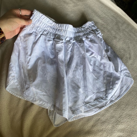 Lululemon silver grey botanical print shorts - Picture 2 of 11